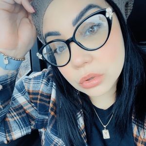 Meet your Posher, Yomayra